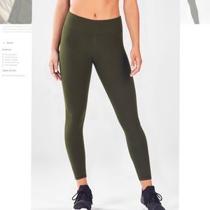 BNWT Fabletics Salar Powerhold 7/8 legging (Small)